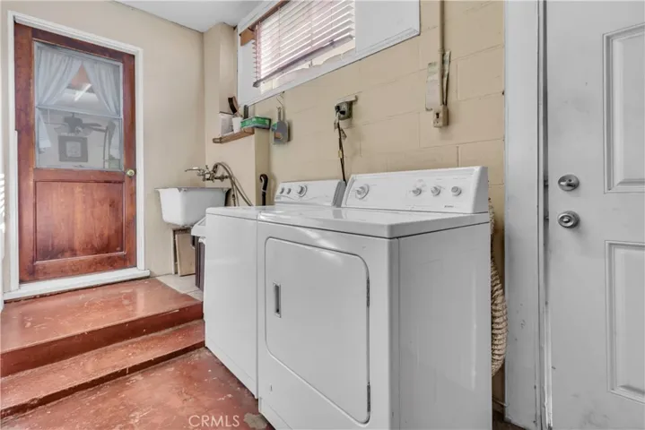 9415 Annetta, South Gate, California 90280