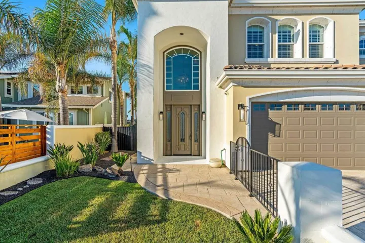 View of exterior entry with stucco siding
