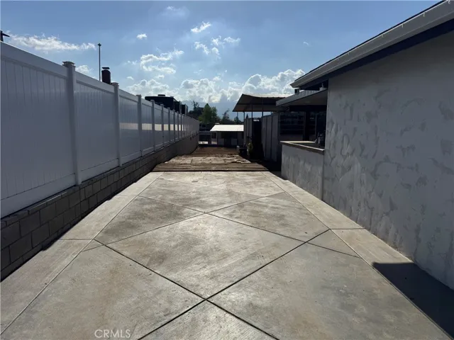 SIDE YARD