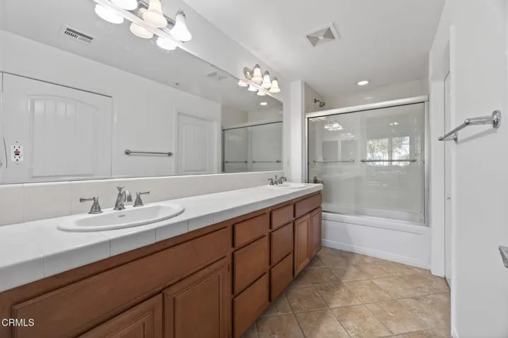 17-web-or-mls-Upmarketmedia_3800Ale-052