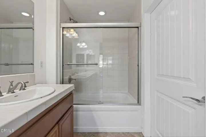 18-web-or-mls-Upmarketmedia_3800Ale-055