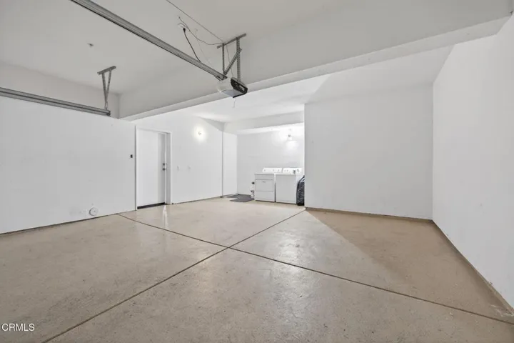 24-web-or-mls-Upmarketmedia_3800Ale-073