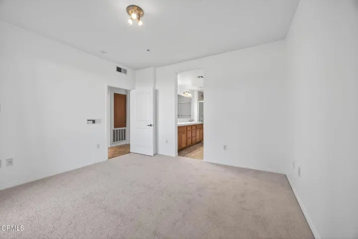 16-web-or-mls-Upmarketmedia_3800Ale-049