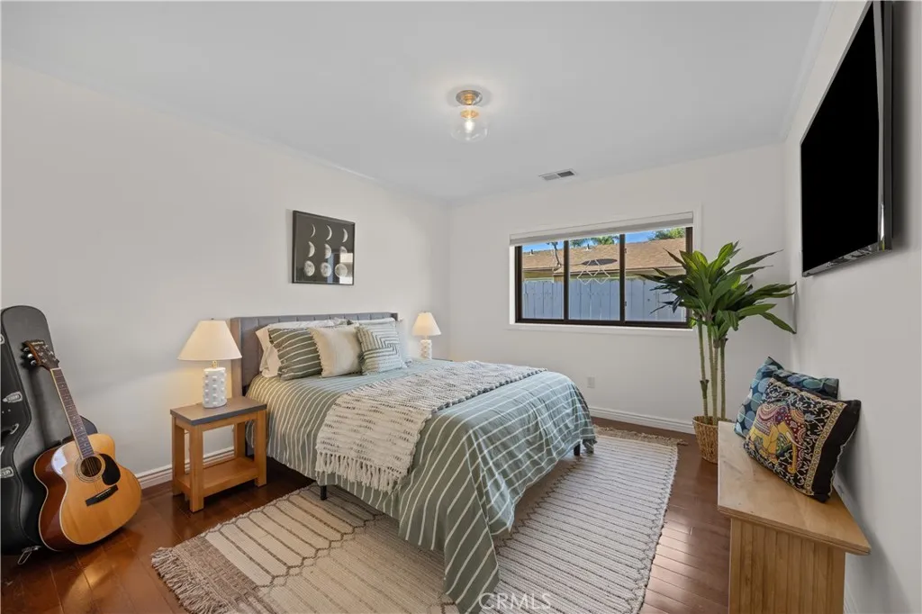 1406 W Valleyheart, Burbank, California 91506 home-pic-35