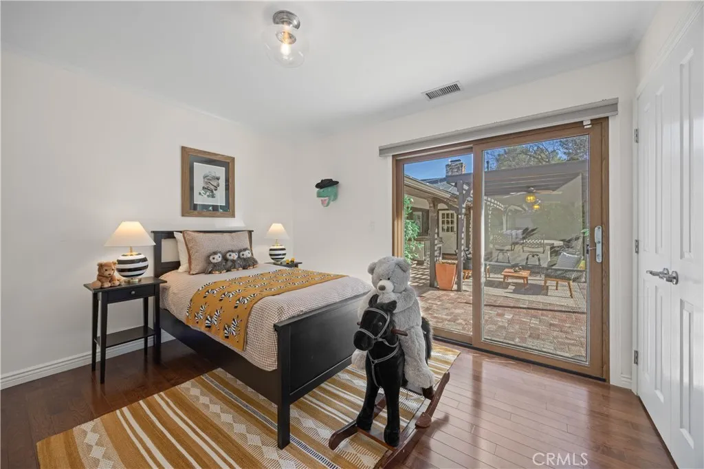 1406 W Valleyheart, Burbank, California 91506 home-pic-33