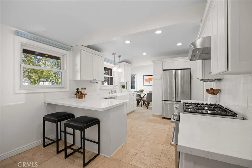 1406 W Valleyheart, Burbank, California 91506 home-pic-11