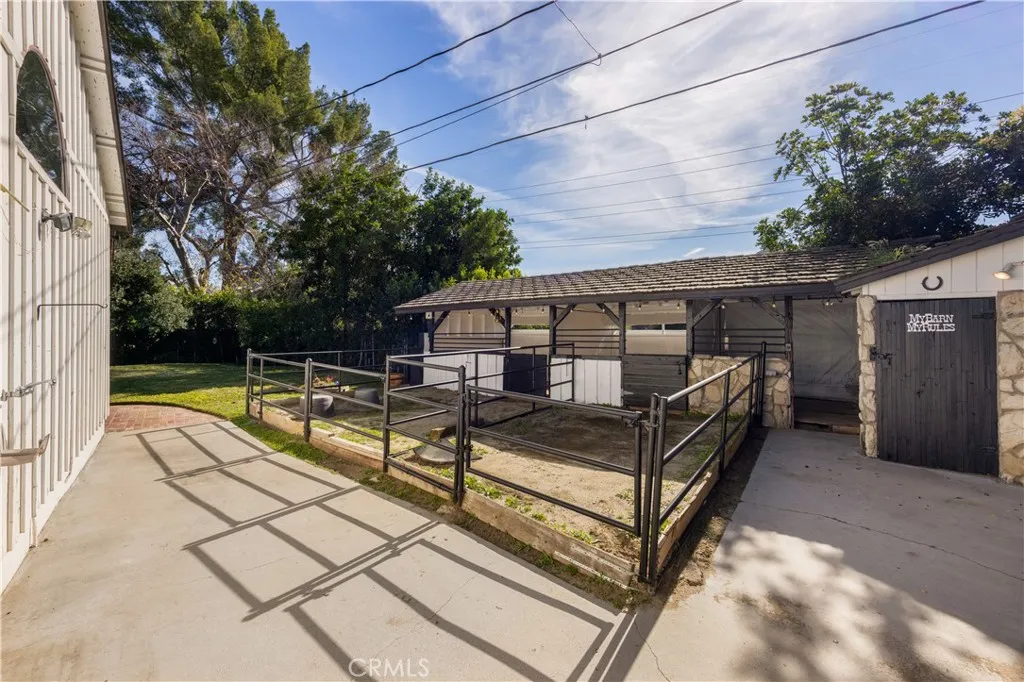 1406 W Valleyheart, Burbank, California 91506 home-pic-47