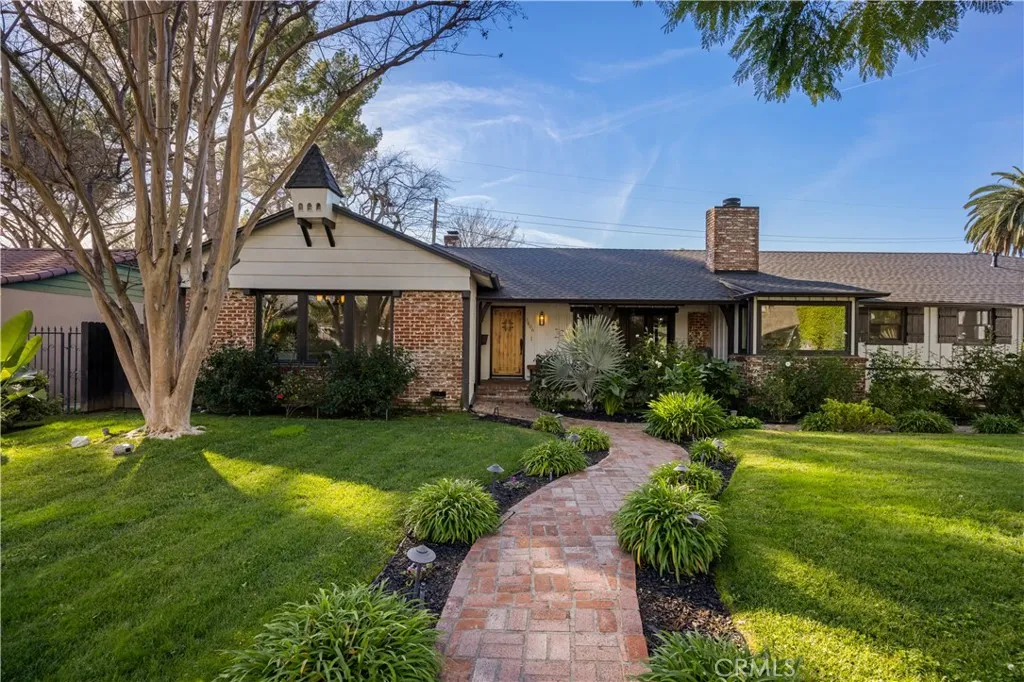 1406 W Valleyheart, Burbank, California 91506 home-pic-1