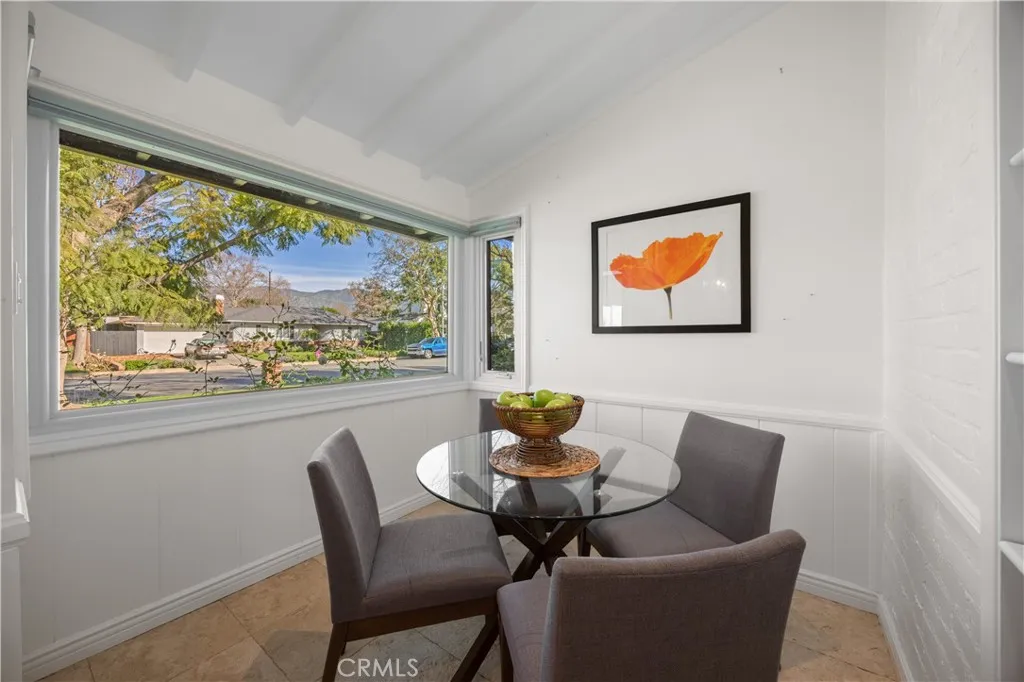 1406 W Valleyheart, Burbank, California 91506 home-pic-17