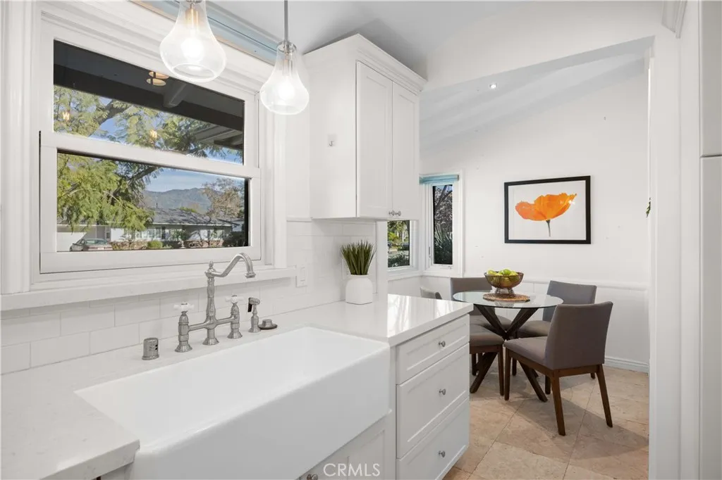 1406 W Valleyheart, Burbank, California 91506 home-pic-13