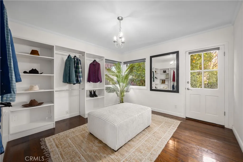 1406 W Valleyheart, Burbank, California 91506 home-pic-27