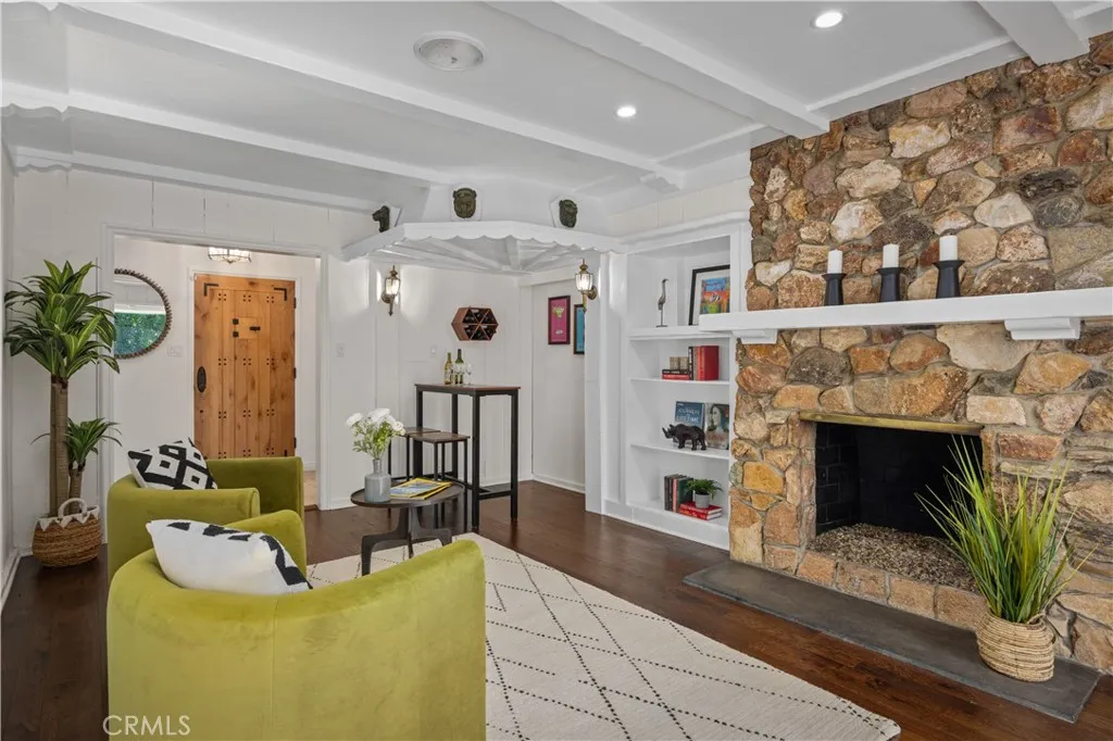 1406 W Valleyheart, Burbank, California 91506 home-pic-21