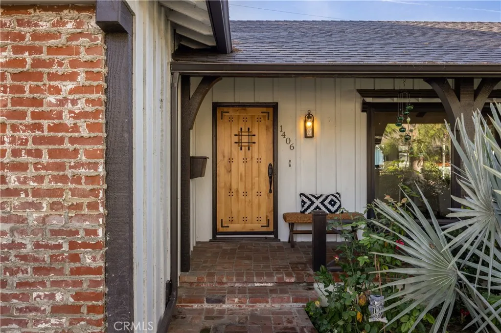 1406 W Valleyheart, Burbank, California 91506 home-pic-3