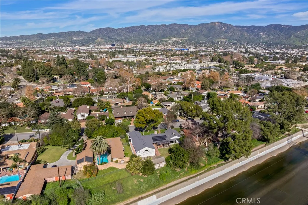 1406 W Valleyheart, Burbank, California 91506 home-pic-4
