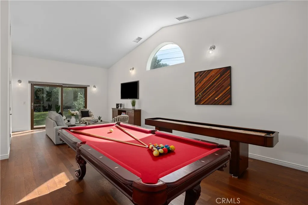 1406 W Valleyheart, Burbank, California 91506 home-pic-37