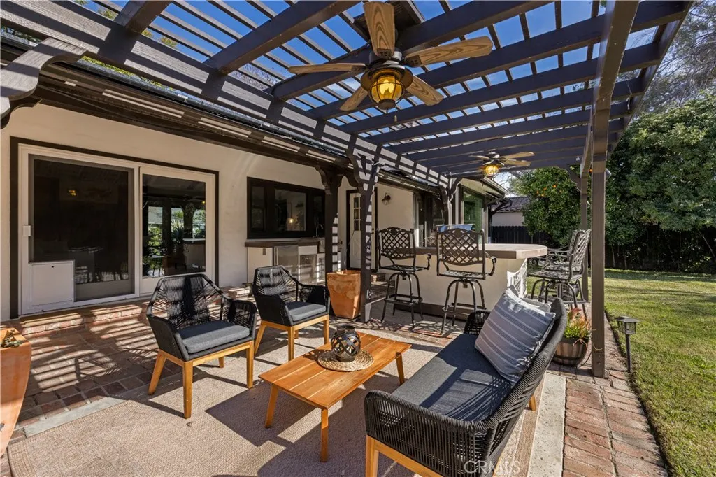 1406 W Valleyheart, Burbank, California 91506 home-pic-41