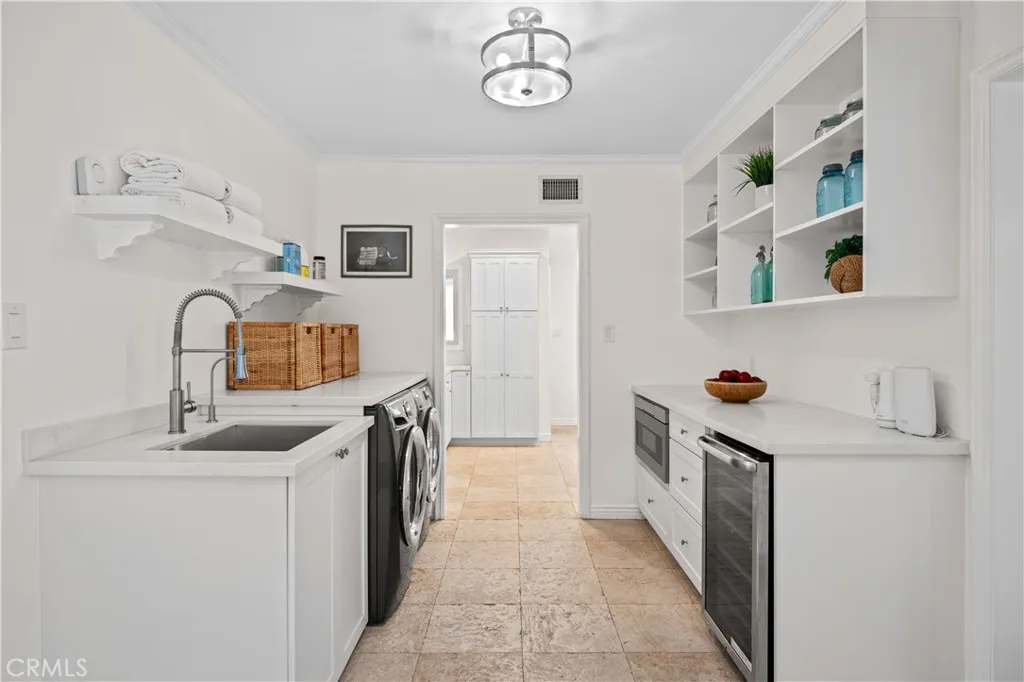 1406 W Valleyheart, Burbank, California 91506 home-pic-14