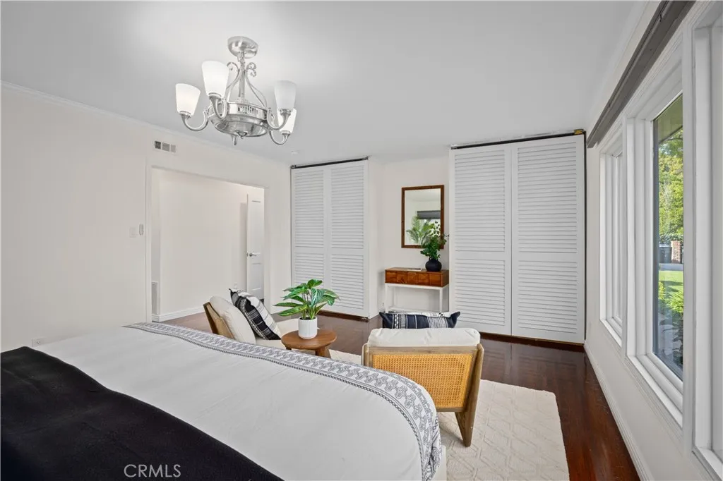 1406 W Valleyheart, Burbank, California 91506 home-pic-25
