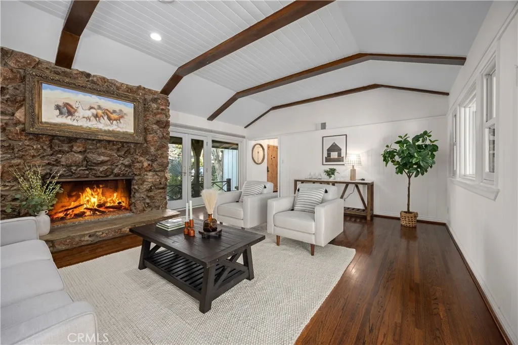 1406 W Valleyheart, Burbank, California 91506 home-pic-7