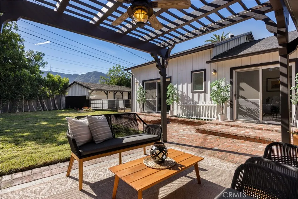 1406 W Valleyheart, Burbank, California 91506 home-pic-44