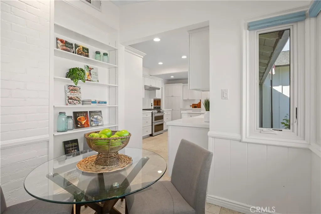 1406 W Valleyheart, Burbank, California 91506 home-pic-15