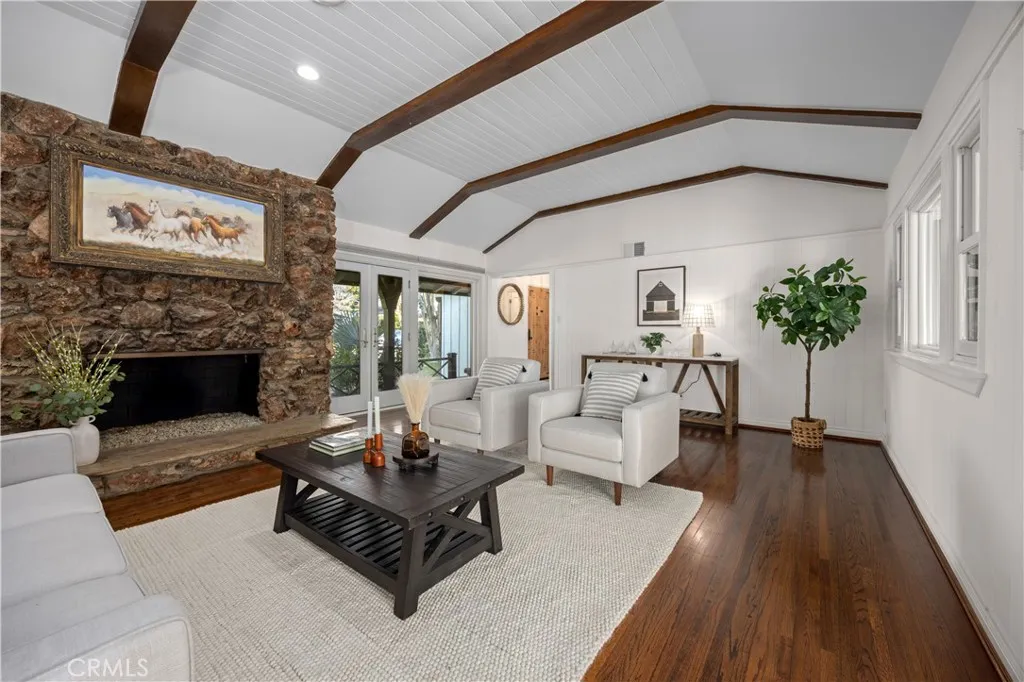 1406 W Valleyheart, Burbank, California 91506 home-pic-8