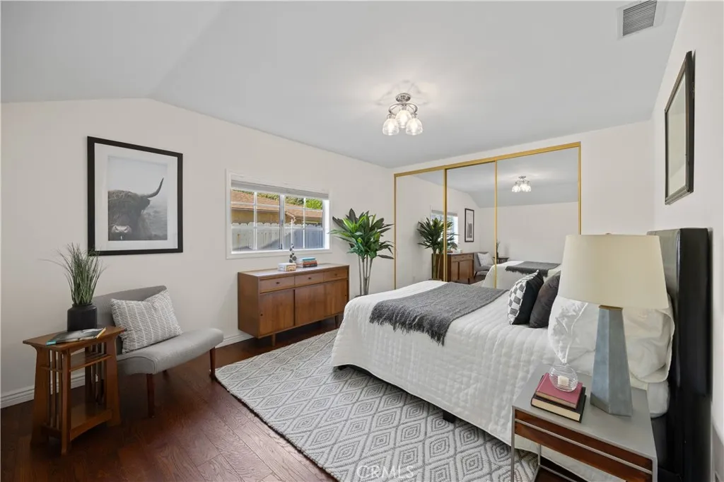 1406 W Valleyheart, Burbank, California 91506 home-pic-30