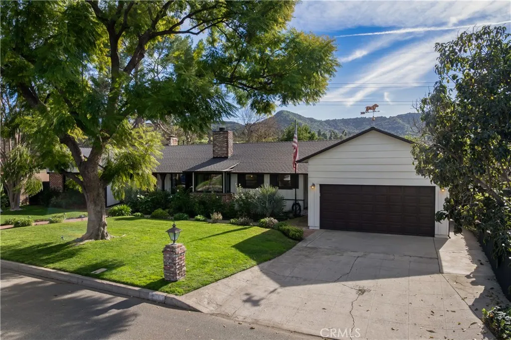 1406 W Valleyheart, Burbank, California 91506 home-pic-2