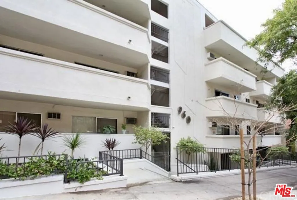 960 Larrabee Street 116, West Hollywood, California 90069 home-pic-1