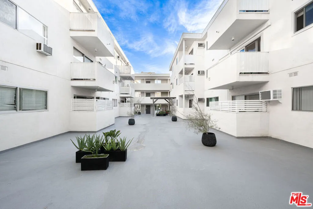 960 Larrabee Street 116, West Hollywood, California 90069 home-pic-7
