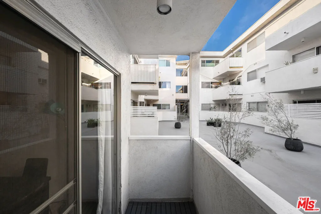 960 Larrabee Street 116, West Hollywood, California 90069 home-pic-25