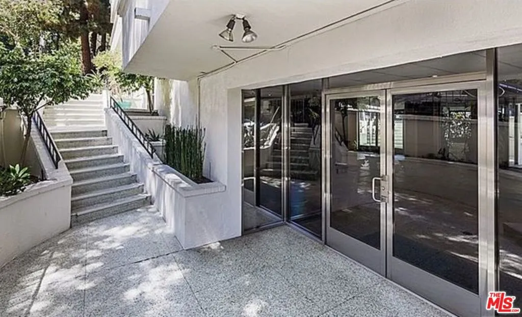 960 Larrabee Street 116, West Hollywood, California 90069 home-pic-2