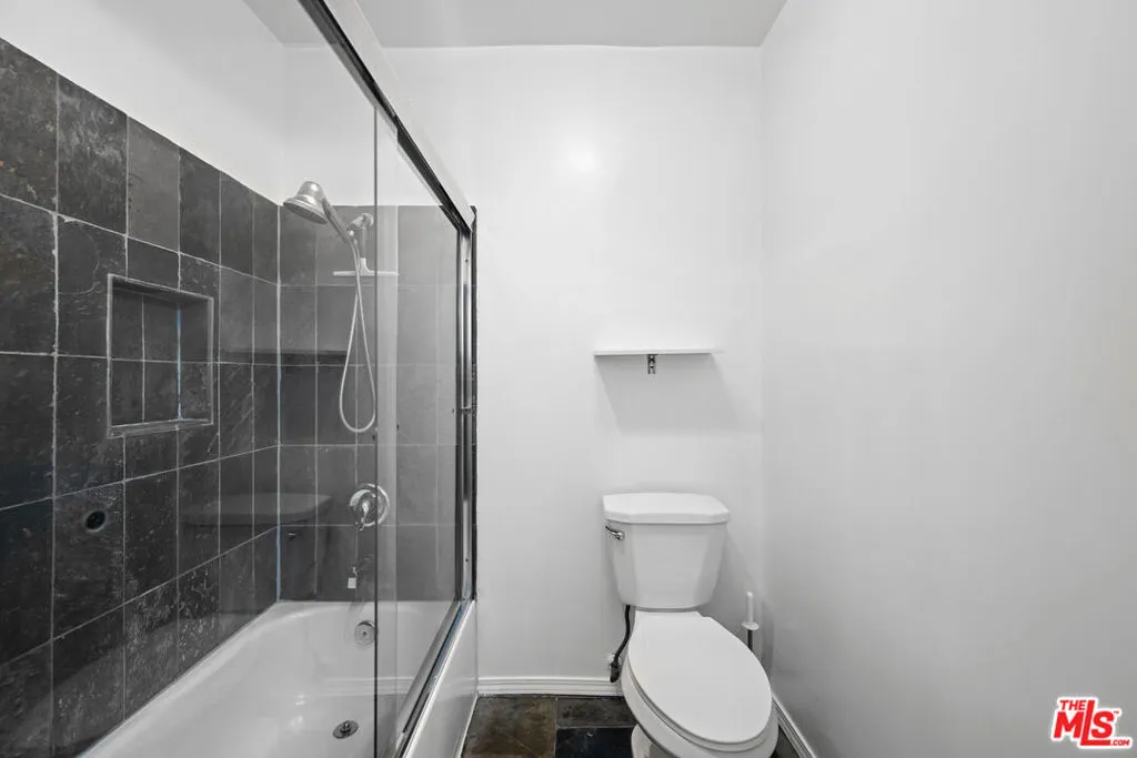 960 Larrabee Street 116, West Hollywood, California 90069 home-pic-24