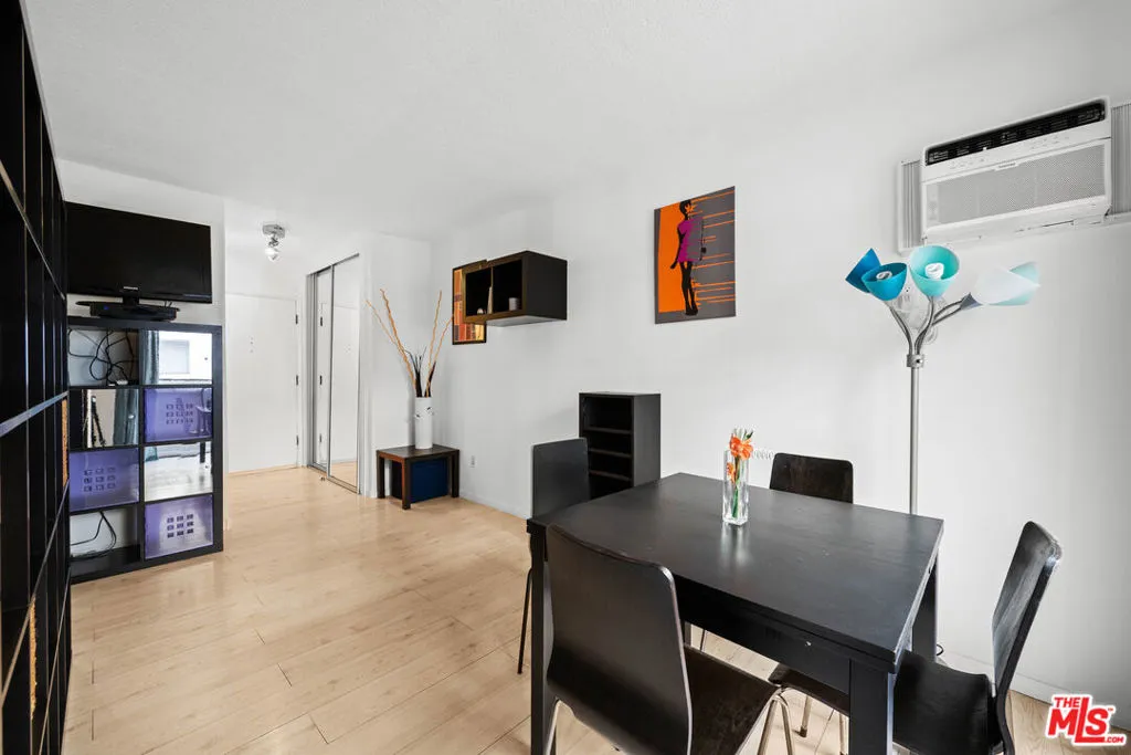 960 Larrabee Street 116, West Hollywood, California 90069 home-pic-17