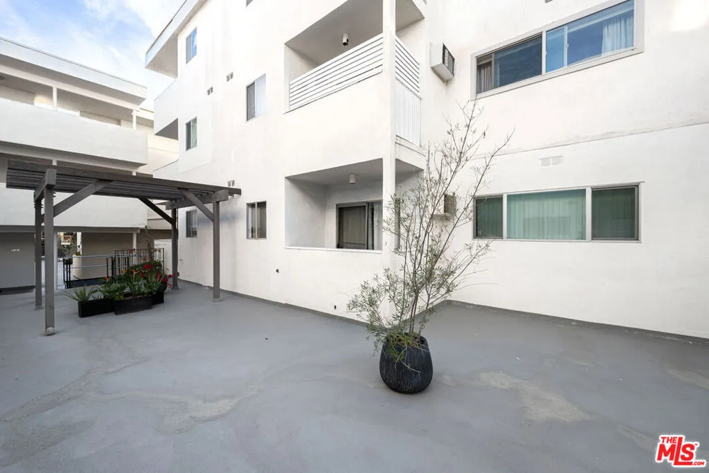 960 Larrabee Street 116, West Hollywood, California 90069 home-pic-8