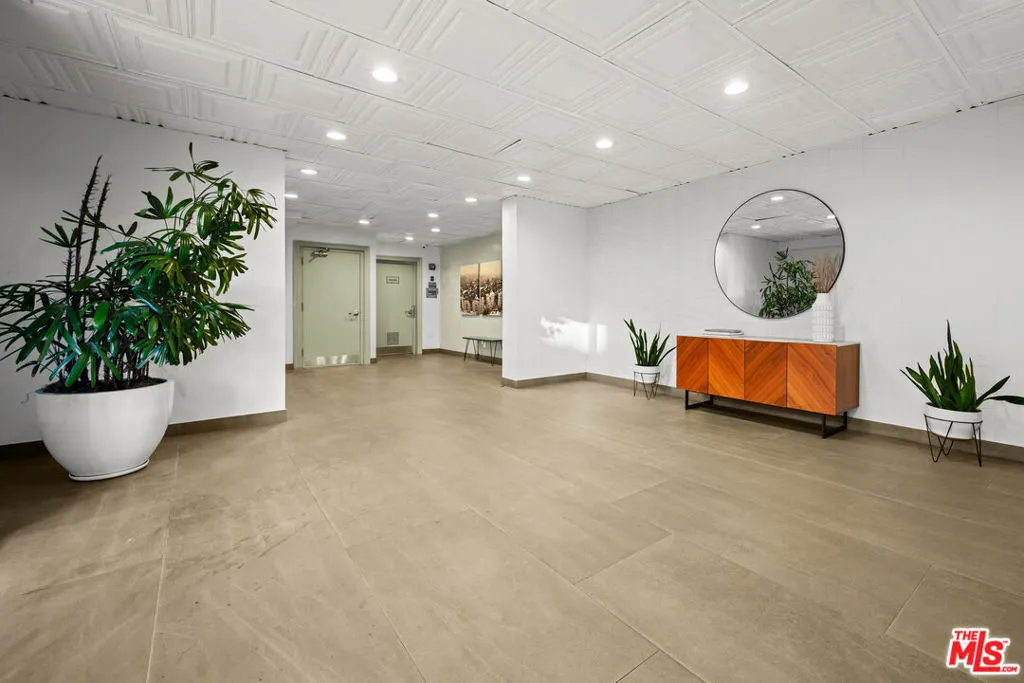 960 Larrabee Street 116, West Hollywood, California 90069 home-pic-4