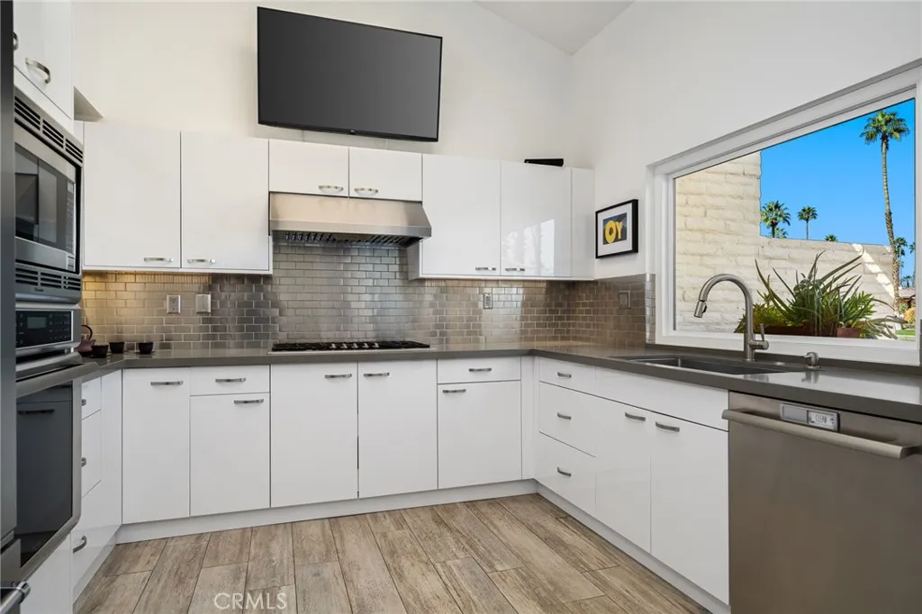 84 Running Springs, Palm Desert, California 92211 home-pic-12