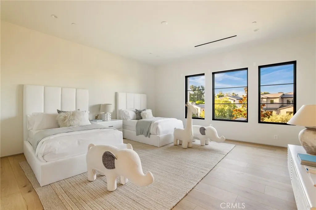 24050 Hidden Ridge Road, Hidden Hills, California 91302 home-pic-25