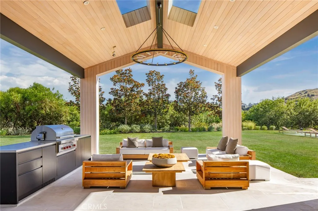 24050 Hidden Ridge Road, Hidden Hills, California 91302 home-pic-33