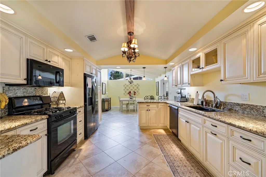 2500 Santa Ysabel, Fullerton, California 92831 home-pic-10