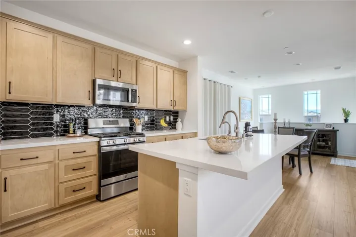 Upgraded cabinets & hardware