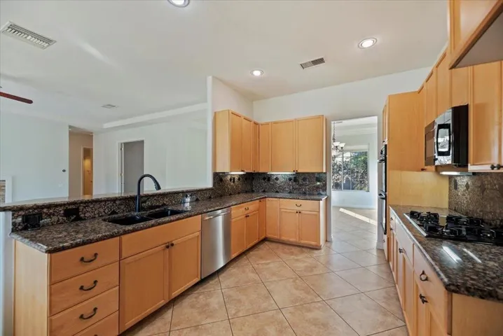 23-Kitchen