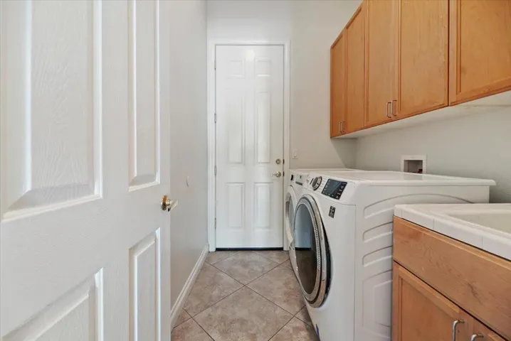 28-Laundry Room