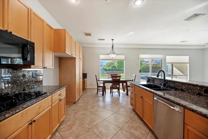 25-Kitchen