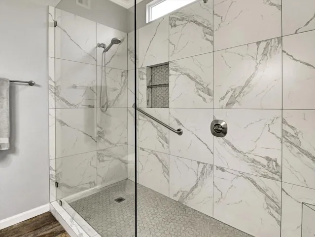 32-9187 Oakmount Blvd-32
