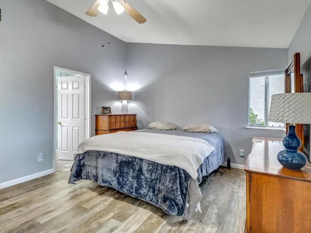 28-9187 Oakmount Blvd-28