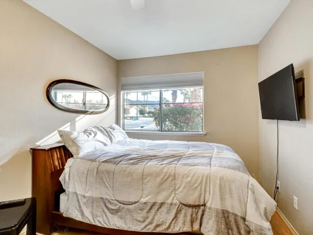 25-9187 Oakmount Blvd-25