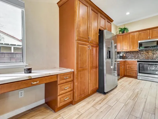 17-9187 Oakmount Blvd-17