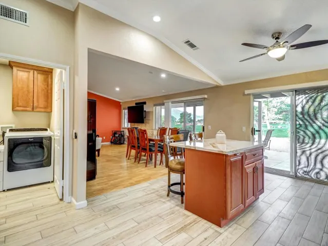 19-9187 Oakmount Blvd-19