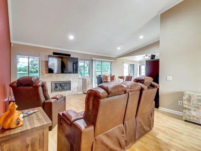 06-9187 Oakmount Blvd-6